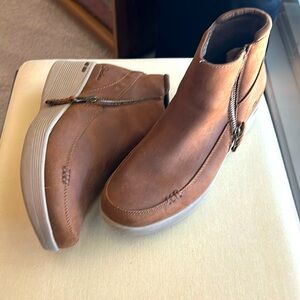 Skecher Brown wedge boots